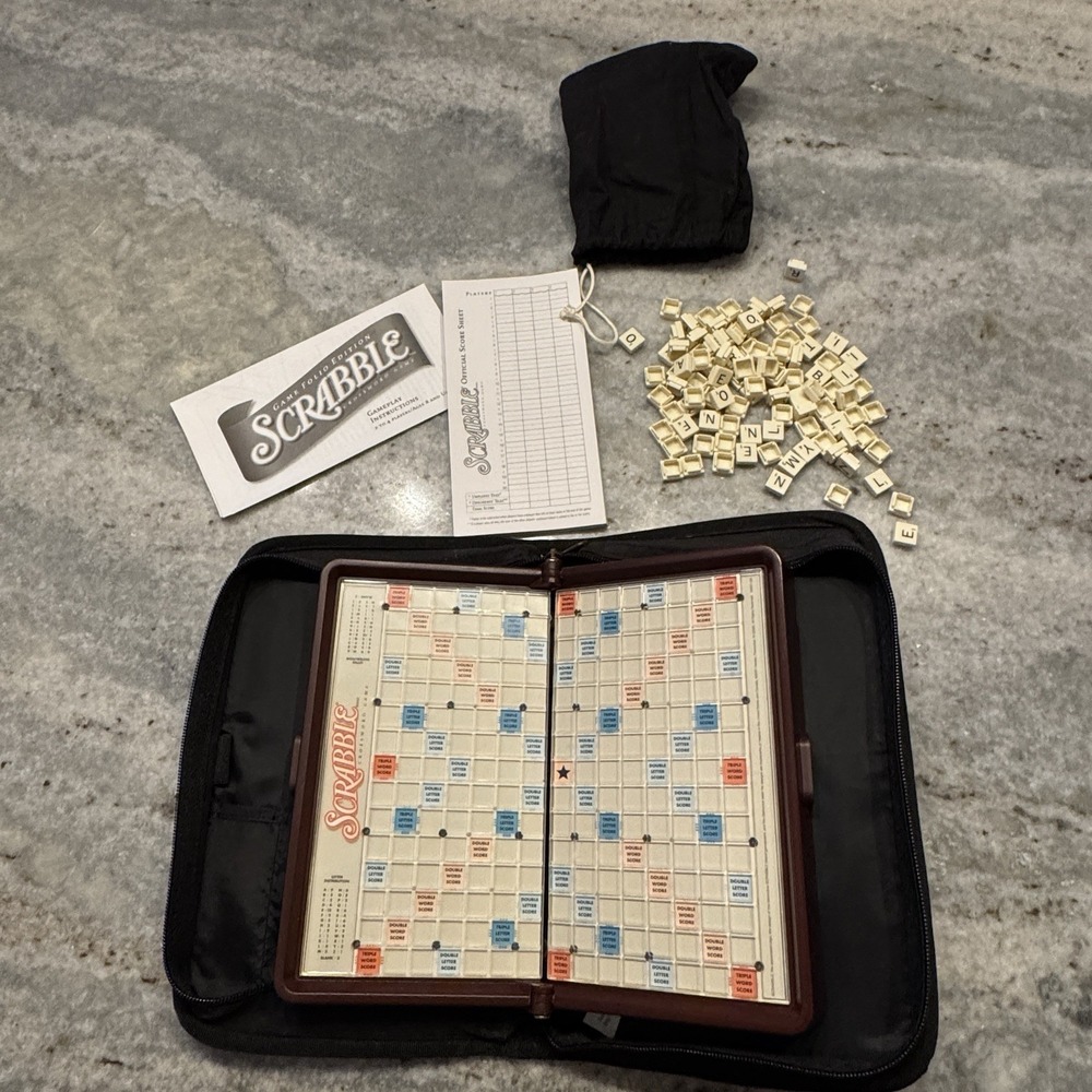 New Vintage Travel Scrabble Hasbro Portable Game Folio Zipper Case 2001
